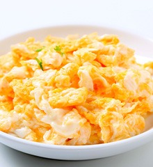 White bowl of scrambled eggs