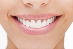 For veneers, schedule a visit with Farmington cosmetic dentist Dr. Thomas Peters. 